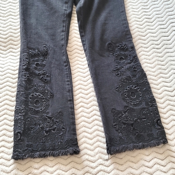 Free People Black Cutwork Mid Rise Frayed Raw Hem Straight Cut Jeans Size 26 W - Picture 4 of 11
